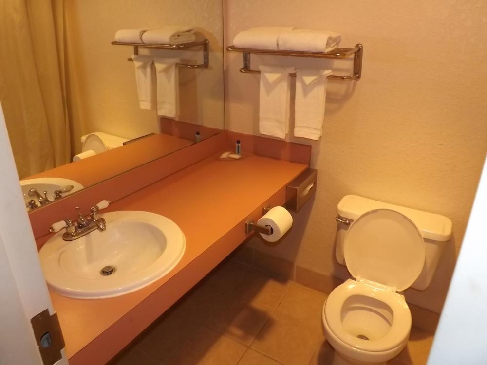 Queen Room - Non-Smoking interior